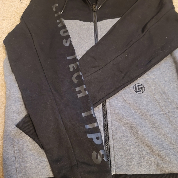 LINUS TECH TIPS Stealth Hoodie Pro Size Small S Tech Cellphone pocket zip up - Picture 6 of 8